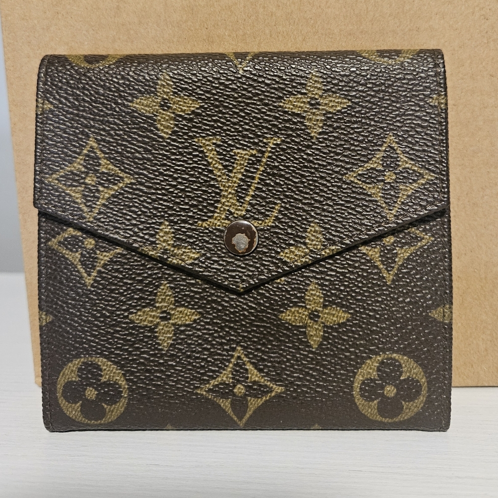 Louis Vuitton Signature Trifold Wallet (Unisex)
